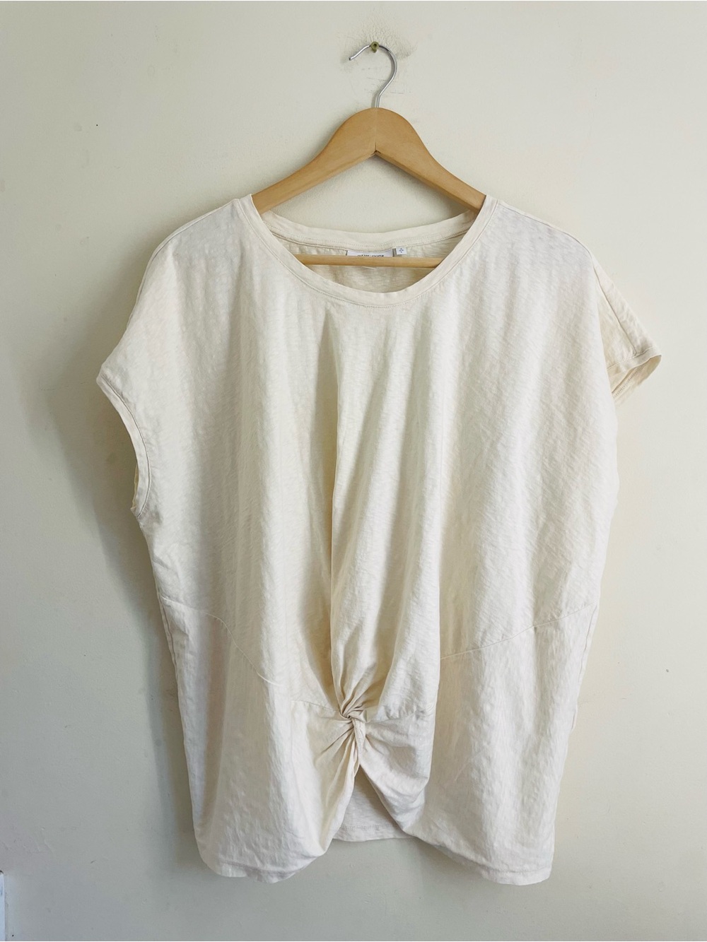 Chico’s Inverted Knot Front Tee Ivory size 2 (L)  Cotton Ruched Twist Top